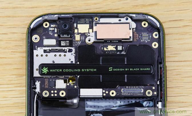 拆解黑鲨手机：多级直触一体式液冷系统有什么门道？