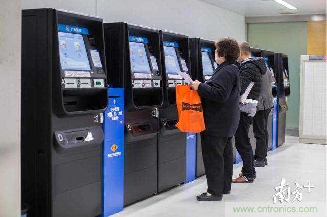 探路政务办事柜台&ldquo;无人化&rdquo;，引领&ldquo;互联网+政务&rdquo;革新