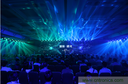 打破认知！ITOO EDGE 5革命性智能中控上市在即，智能引擎如何为住宅注入智能化动力