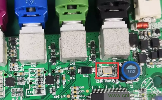 如何通过PCB布局设计来解决EMC问题？