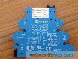 如何消除继电器触点动作时产生的火花？