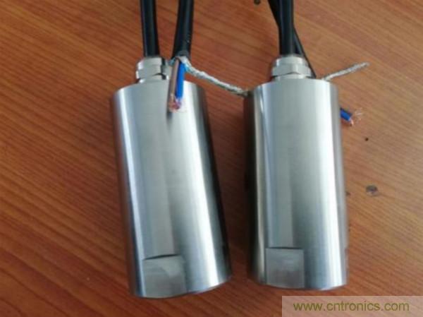 振动传感器的机电变换原理？主要的分类有哪些？