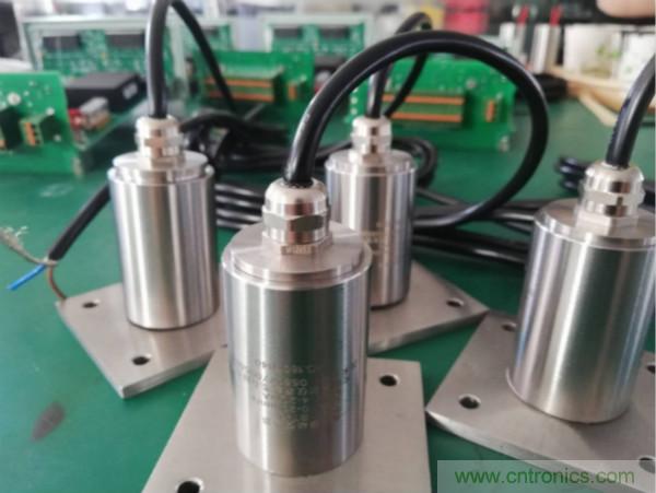 振动传感器的机电变换原理？主要的分类有哪些？