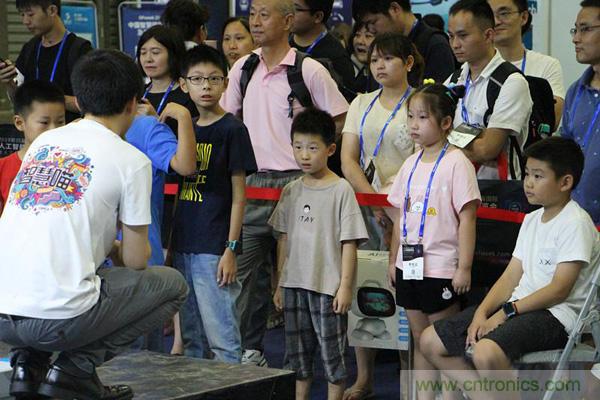 WAIE大战&ldquo;利奇马&rdquo;，3万真粉如约驾临&ldquo;WAIE 2019第四届上海国际人工智能展览会&rdquo;
