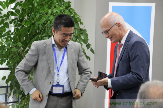 德国汉堡市长一行莅临德莎tesa参观访问 德国汉堡市长一行莅临德莎tesa参观访问