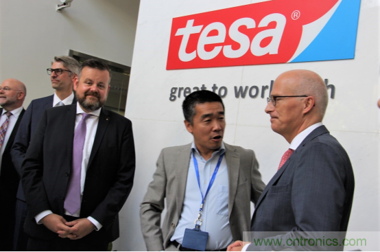 德国汉堡市长一行莅临德莎tesa参观访问 德国汉堡市长一行莅临德莎tesa参观访问