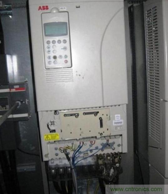 变频器的输出频率调高，那么输出电压将如何提高？