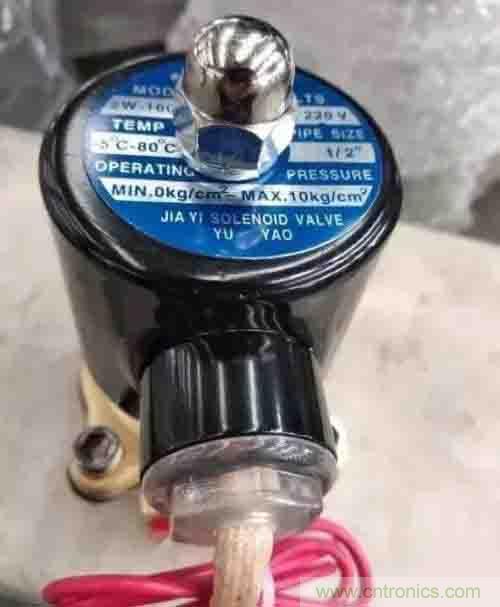 PLC的输出方式：继电器和晶体管