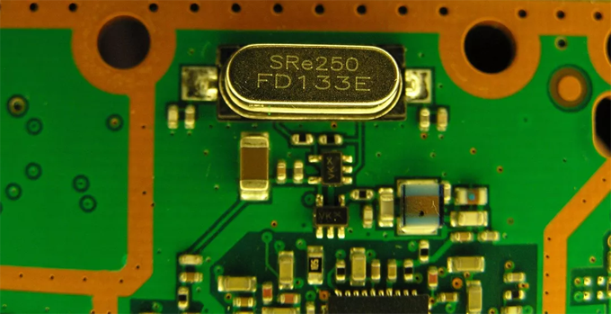 单片机中晶振的工作原理是什么？