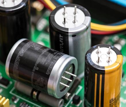 电容选型避坑手册：参数、成本与场景化适配逻辑