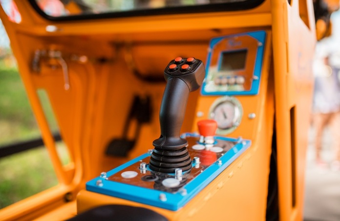 霍尔效应传感器如何制造更好的操纵杆