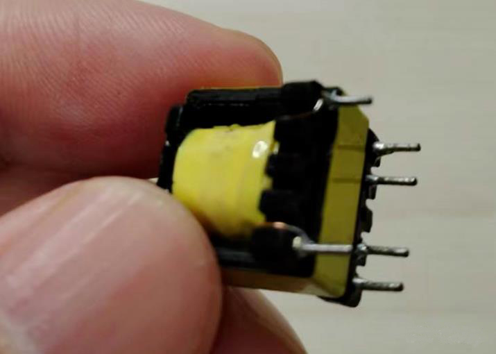 如何利用示波器快速判断变压器的同名端和异名端？