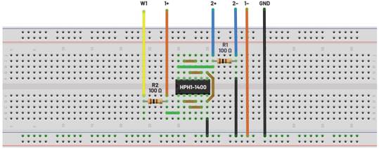   材料  ? ADALM2000主动学习?？?? 无焊试验板和跳线套件 ? 一台HPH1-1400L 6绕组变压器 ? 一台HPH1-0190L 6绕组变压器 ? 两个100 Ω电阻  说明  在无焊试验板上构建图2所示的电路。需要使用此设置来测量初级/次级匝数比为1:1的三种不同配置下，两个变压器型号各自的频率响应。两个红色箭头表示在初级和次级使用同一个线圈的配置中连接源电阻和负载电阻的位置。蓝色箭头对应的是在初级和次级使用两个串联线圈的配置。绿色箭头对应的是在初级和次级使用三个串联线圈的配置。