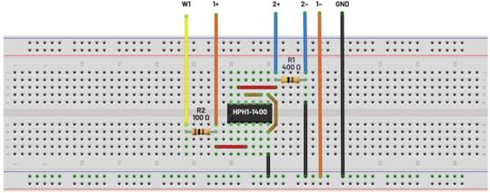   材料  ? ADALM2000主动学习?？?? 无焊试验板和跳线套件 ? 一台HPH1-1400L 6绕组变压器 ? 一台HPH1-0190L 6绕组变压器 ? 两个100 Ω电阻  说明  在无焊试验板上构建图2所示的电路。需要使用此设置来测量初级/次级匝数比为1:1的三种不同配置下，两个变压器型号各自的频率响应。两个红色箭头表示在初级和次级使用同一个线圈的配置中连接源电阻和负载电阻的位置。蓝色箭头对应的是在初级和次级使用两个串联线圈的配置。绿色箭头对应的是在初级和次级使用三个串联线圈的配置。