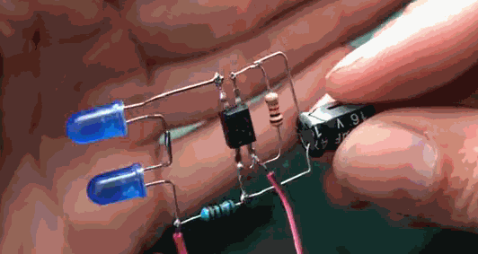 有趣的光耦振荡器 有趣的光耦振荡器