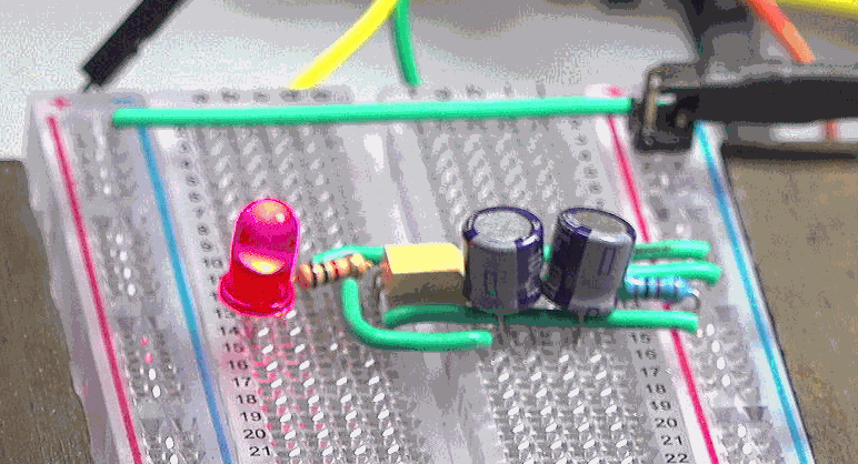 有趣的光耦振荡器 有趣的光耦振荡器